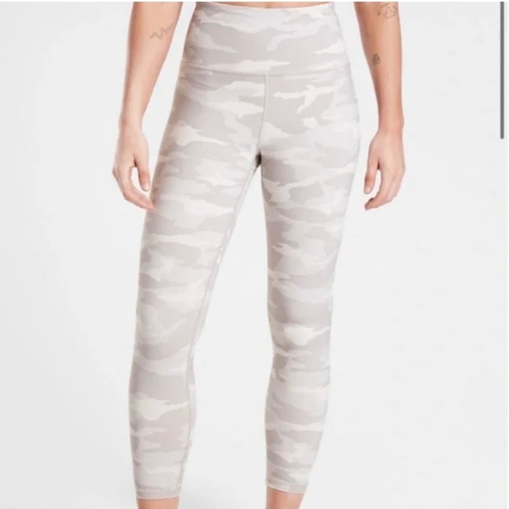 ATHLETA Gray Cream Camo Elation 7/8 Tight Gym Workout
Leggings Size XS